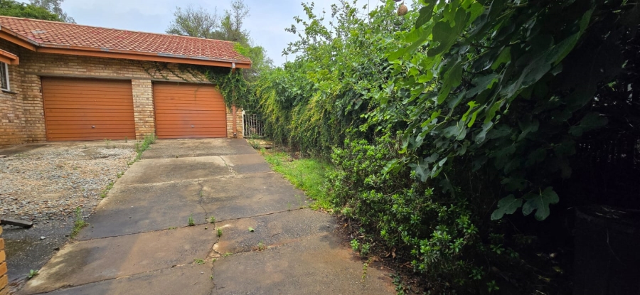 5 Bedroom Property for Sale in Oudorp North West